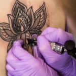 tatouage fleur lotus