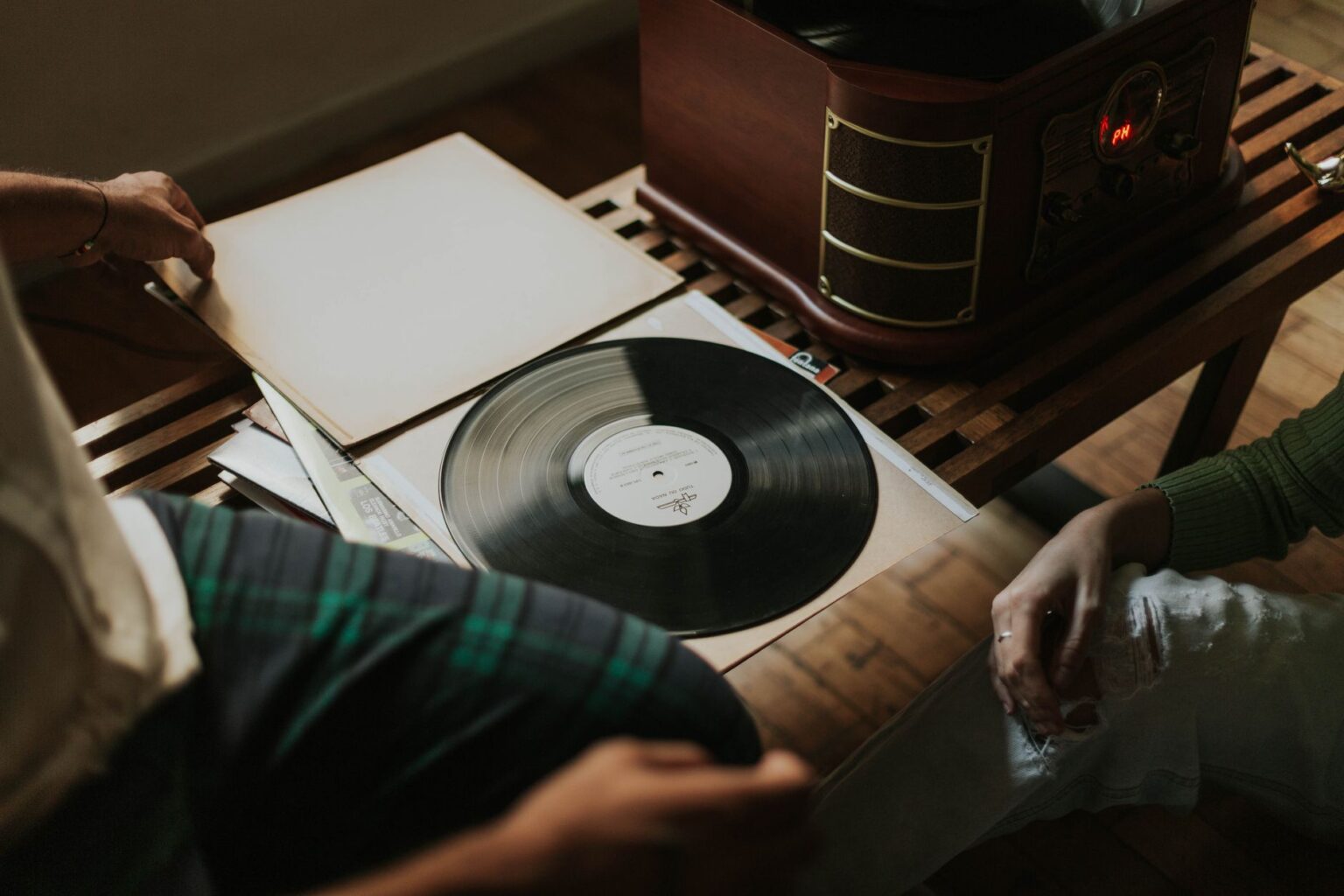Tourne-disque vintage : guide d’achat, pièges et entretien