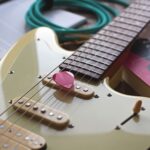 Tablatures faciles pour guitare : riffs rock et morceaux pour débuter