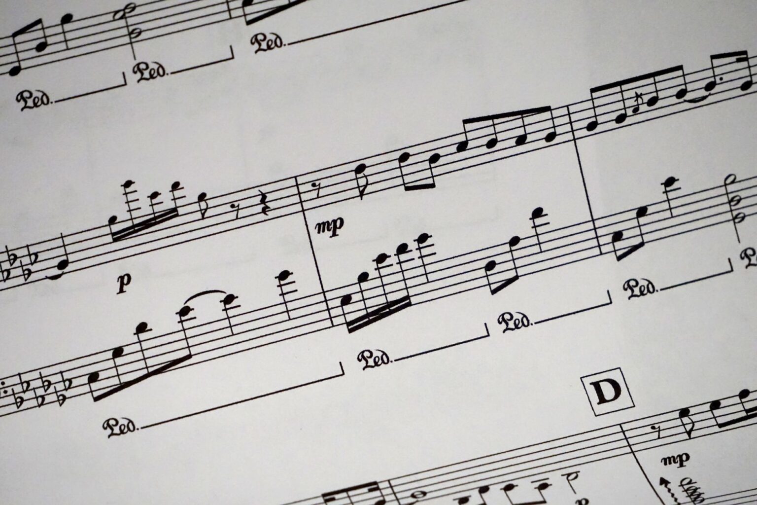 Clef de fa : comprendre cette notation utile aux bassistes et pianistes
