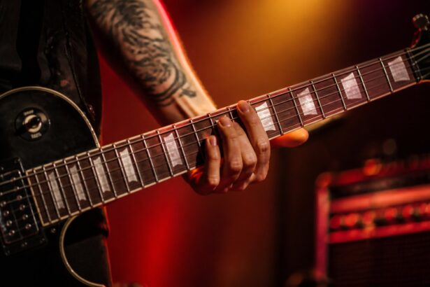 Accord G à la guitare : positions faciles, variantes et conseils